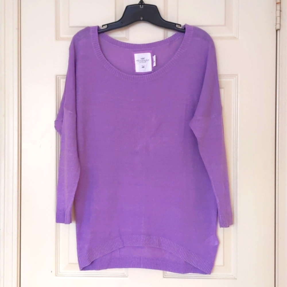 H&M Woman's Linen/Cotton Loose fit lightweight sweater.